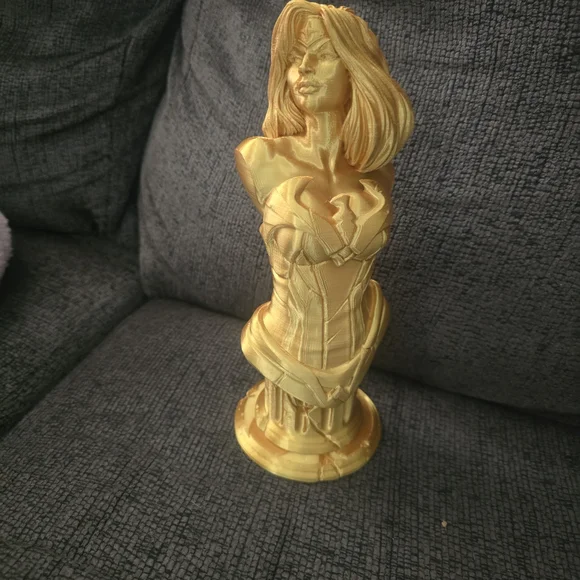 Wonder Woman Gold Bust 3-D Printed Statue - Picture 2 of 3